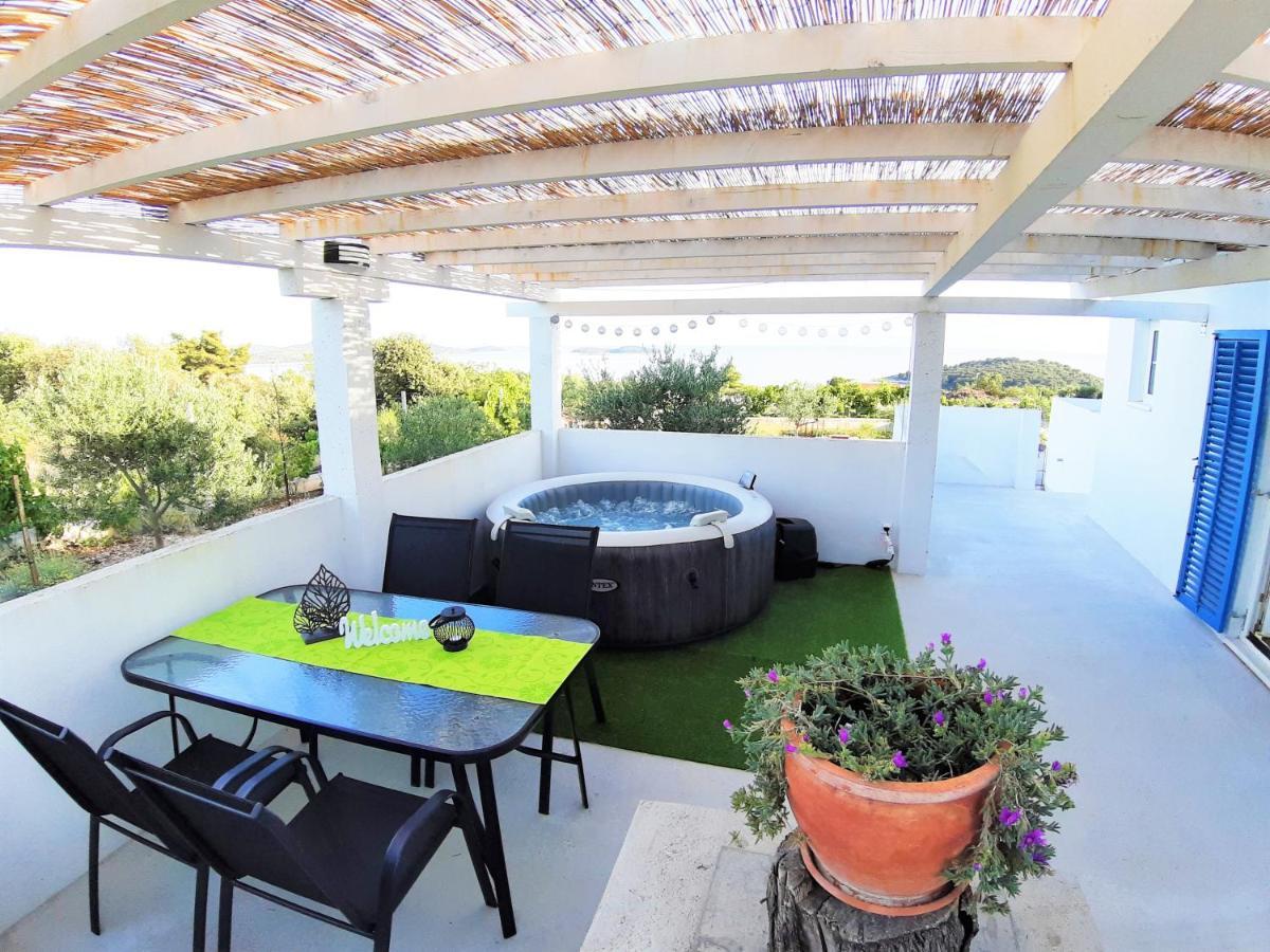 Apartment Svilan - Terrace With Sea View And Nature Zecevo Bagian luar foto