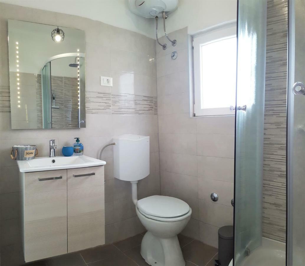 Apartment Svilan - Terrace With Sea View And Nature Zecevo Bagian luar foto