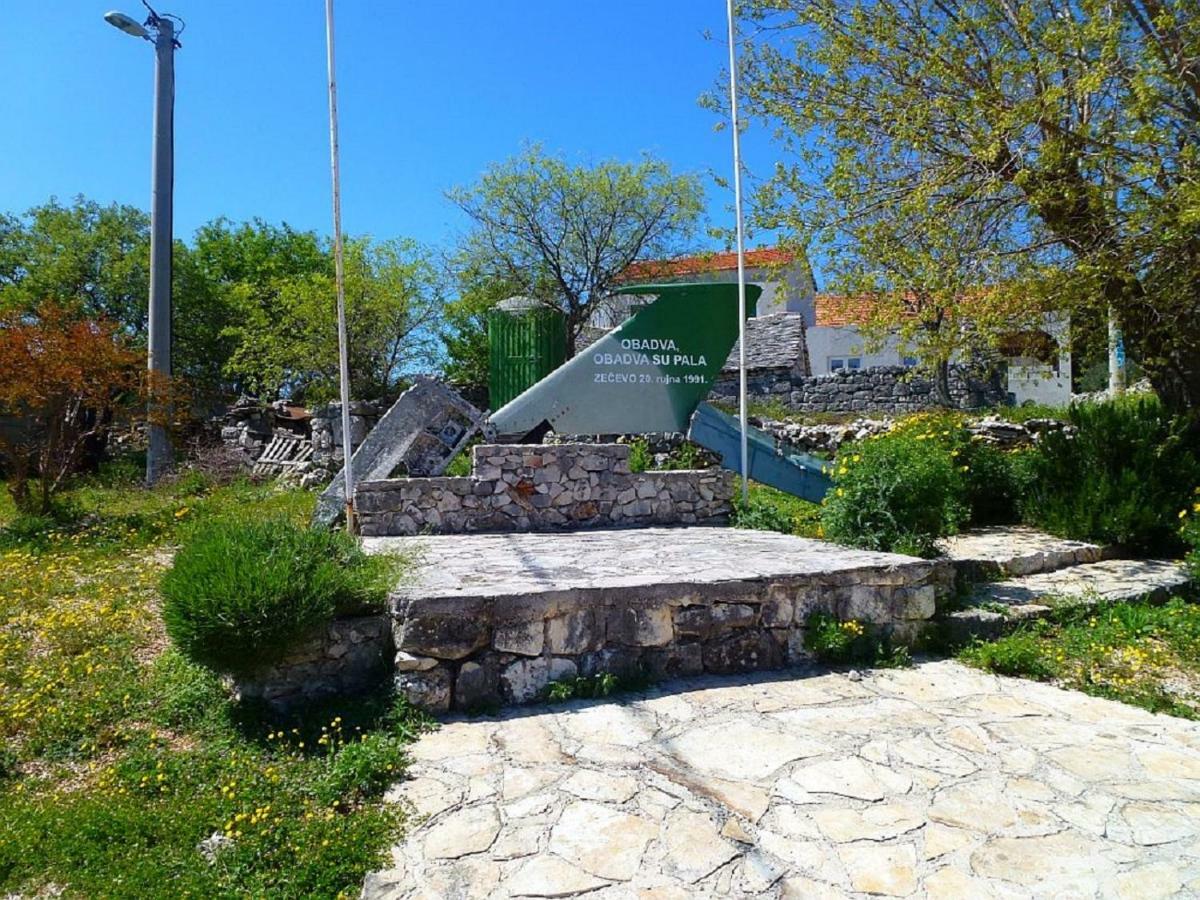 Apartment Svilan - Terrace With Sea View And Nature Zecevo Bagian luar foto