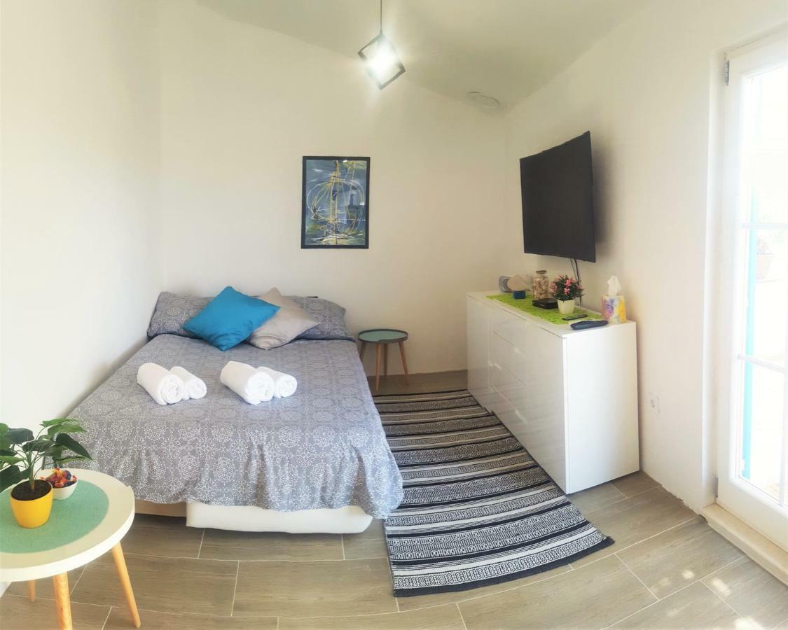 Apartment Svilan - Terrace With Sea View And Nature Zecevo Bagian luar foto
